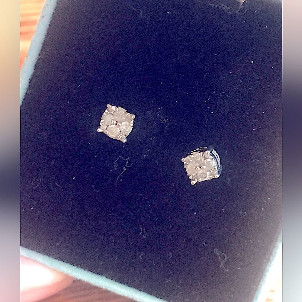 1/4 carat Diamond stud sterling earrings, Fifth and Fine ❤️💥🎉HOST PICK❤️💃🏻
